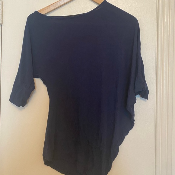 BCBGMAXAZRIA top. - Picture 1 of 1